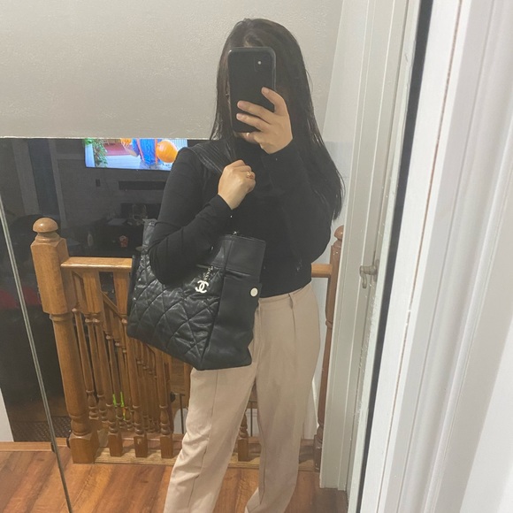 Chanel tote sold ❌Luxonlinecanadafbpage - Picture 5 of 17